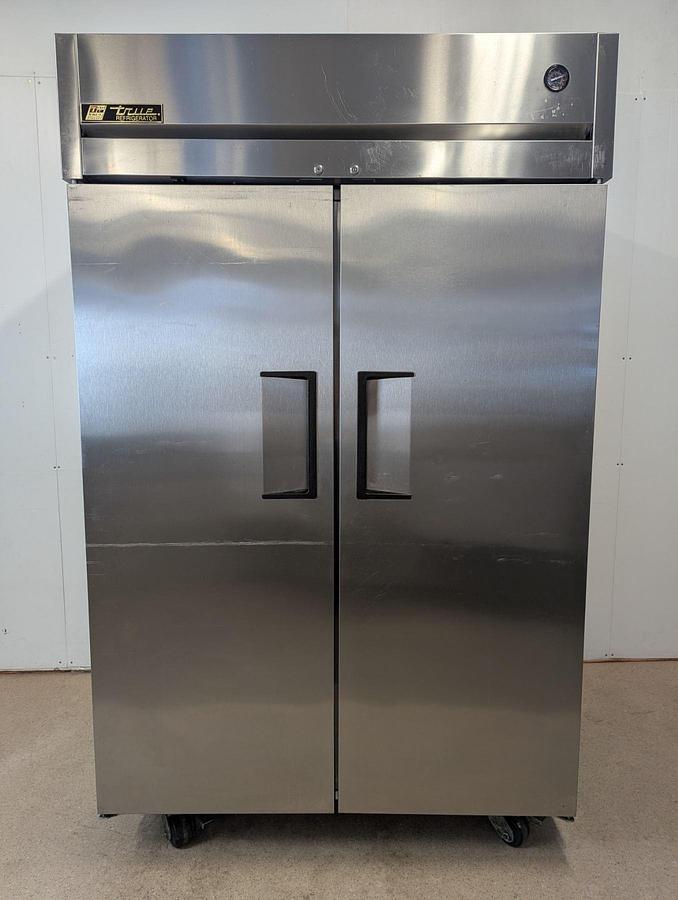 Used True TG2R-2S 51" Double Door Stainless Cooler