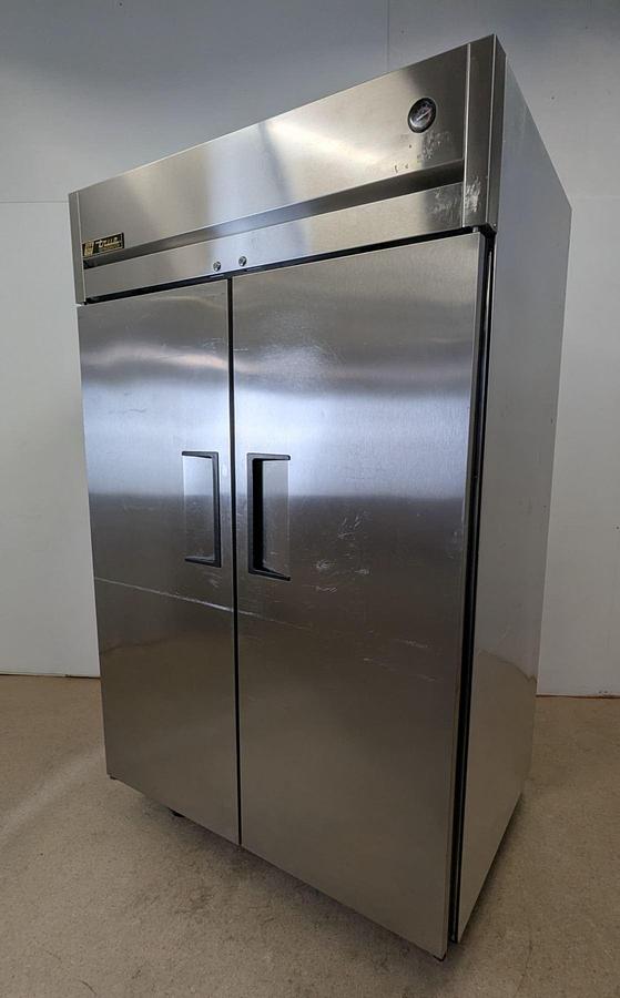 Used True TG2R-2S 51" Double Door Stainless Cooler
