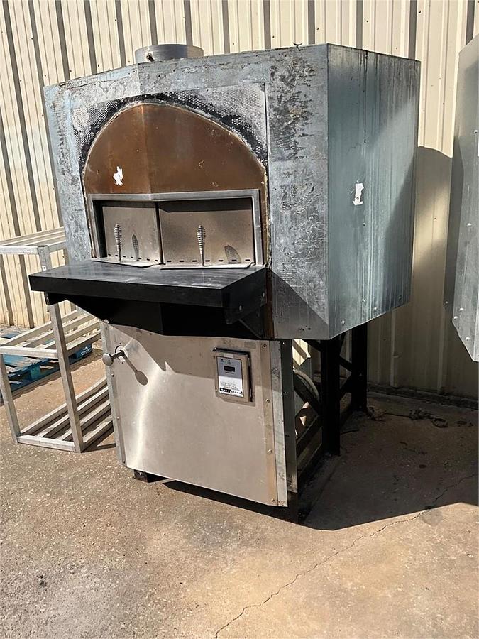 Used Wood stone Mt Adams gas burning pizza oven