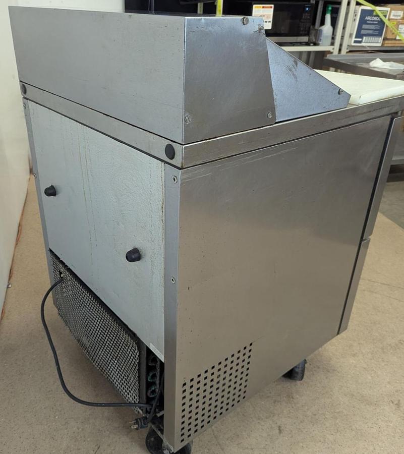 Used True TSSU-27-08D-2 28" Refrigerated Sandwich/Salad Prep Table W/Drawers