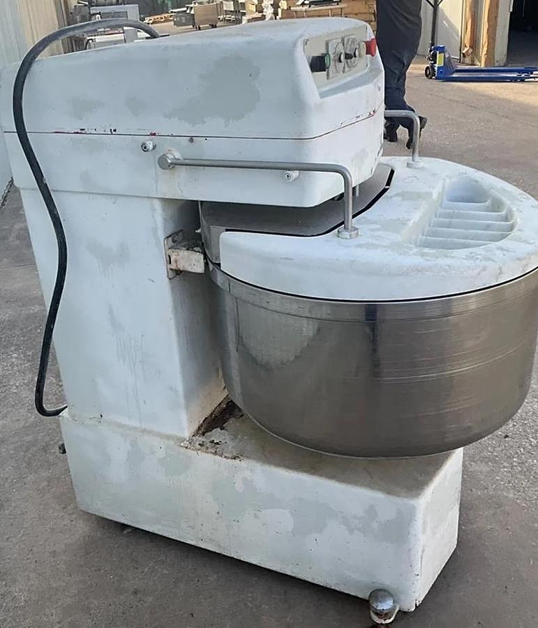Used Lucks 80/100qt spiral dough mixer