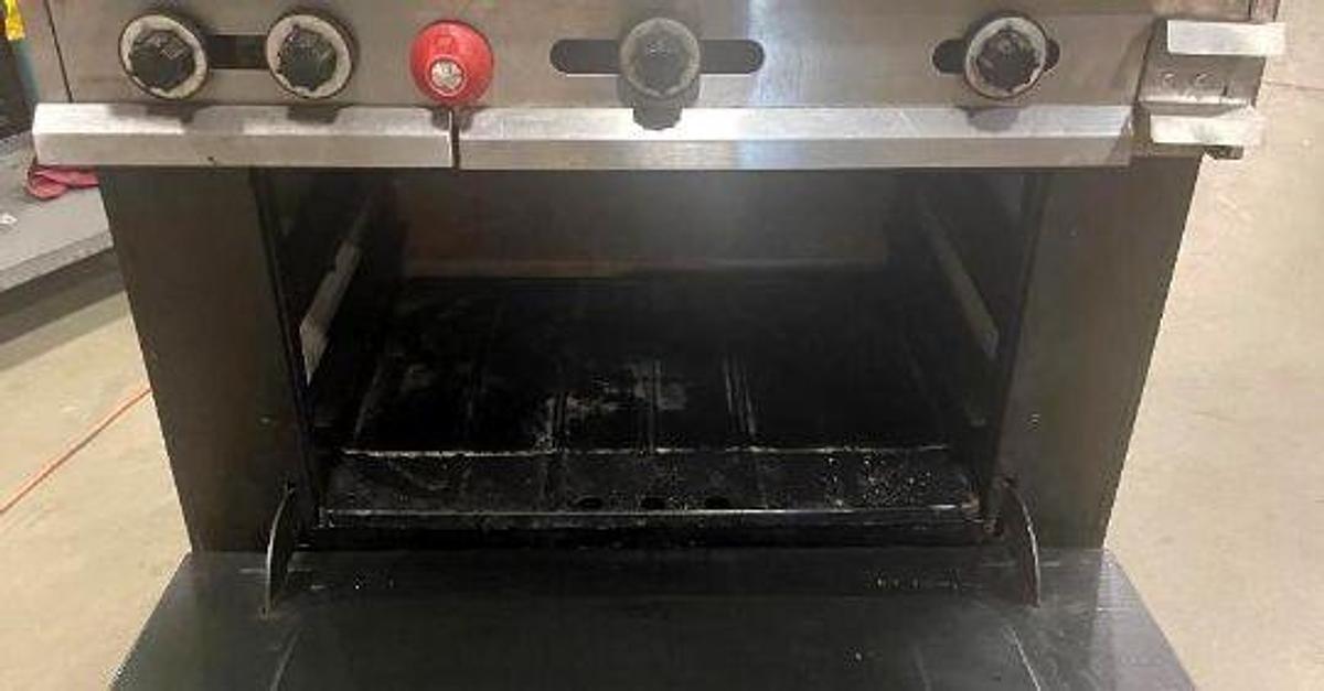 Used VULCAN 36FL GAS 2-BURNER RANGE WITH 24" GRIDDLE AND OVEN