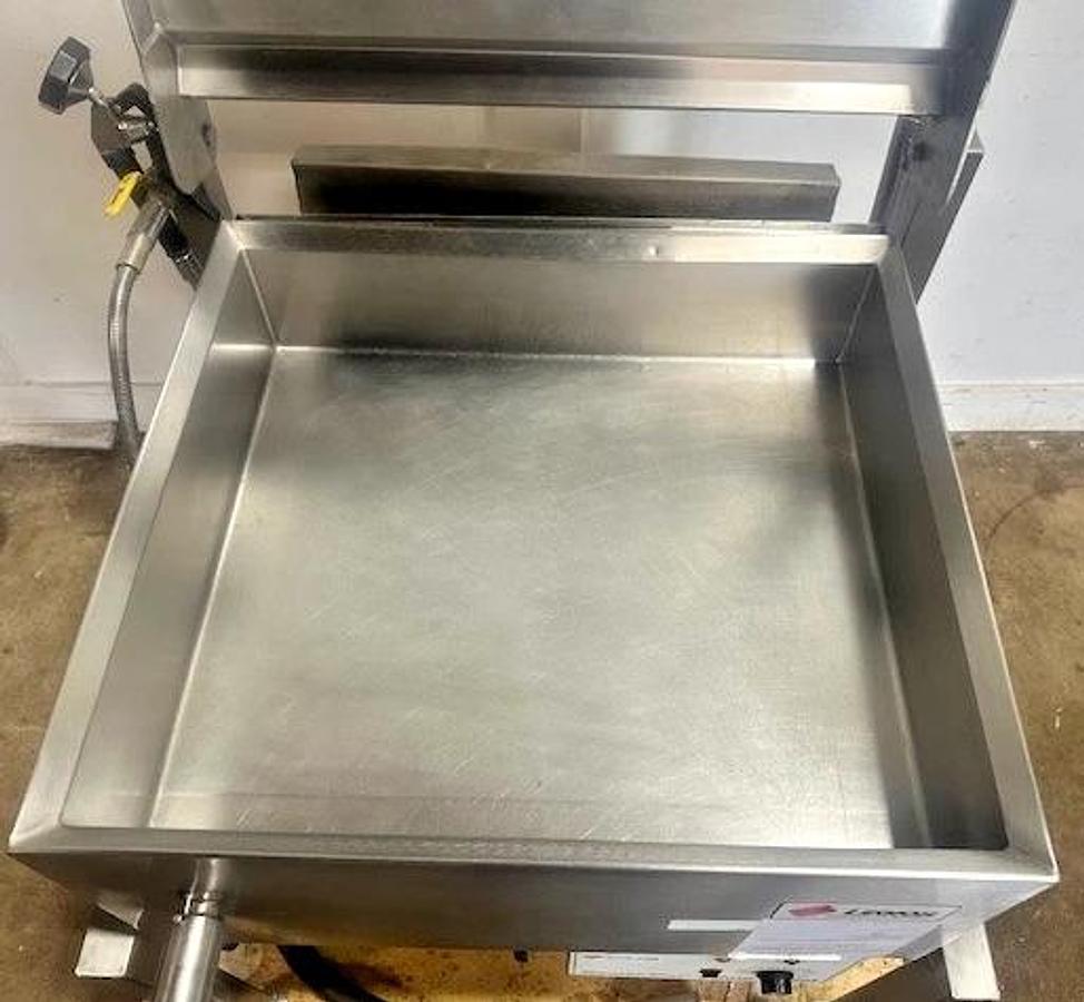 Used LEGION CSG28-7" COMMERCIAL N GAS-FIRED TILTING SKILLET, COMBI-PAN BRAISING PAN