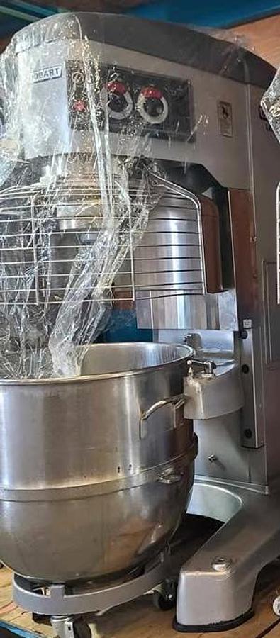 Used Hobart 80qt dough mxer - very nice condition