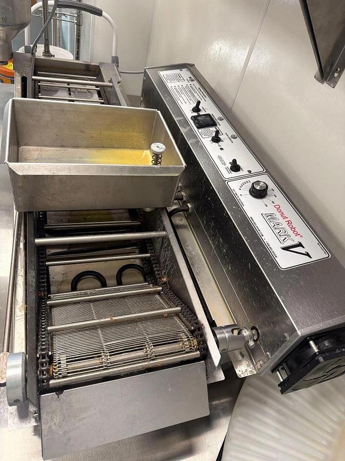 Used Belshaw Donut Robot Mark V Automatic Donut Fryer System Donut - EXCELLENT CONDITION