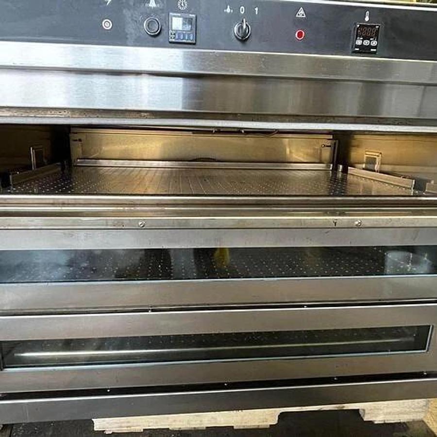 Used Doyon PIZ 6 - LIKE NEW - USED 3 MONTHS ONLY -c/w stand