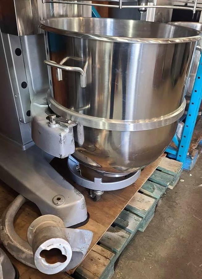 Used Hobart 80qt dough mxer - very nice condition