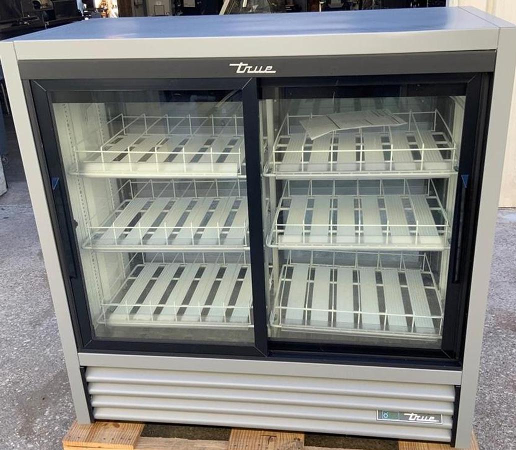 Used True 48" display case - Brand new