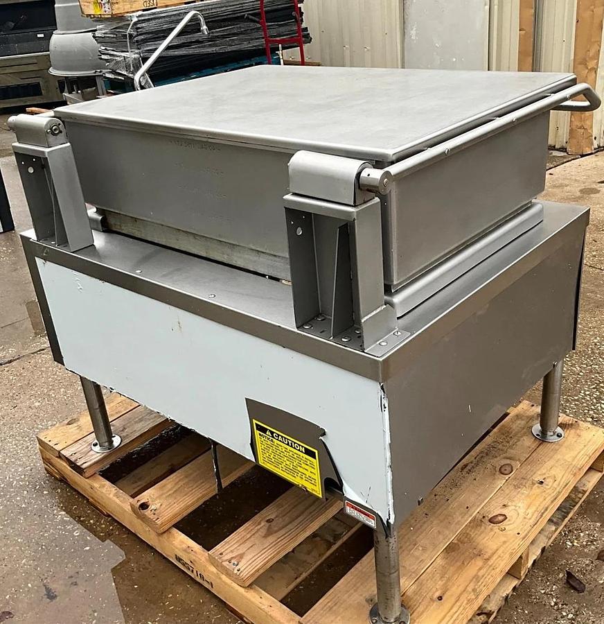 Used Vulcan 40 gallon electric tilt skillet