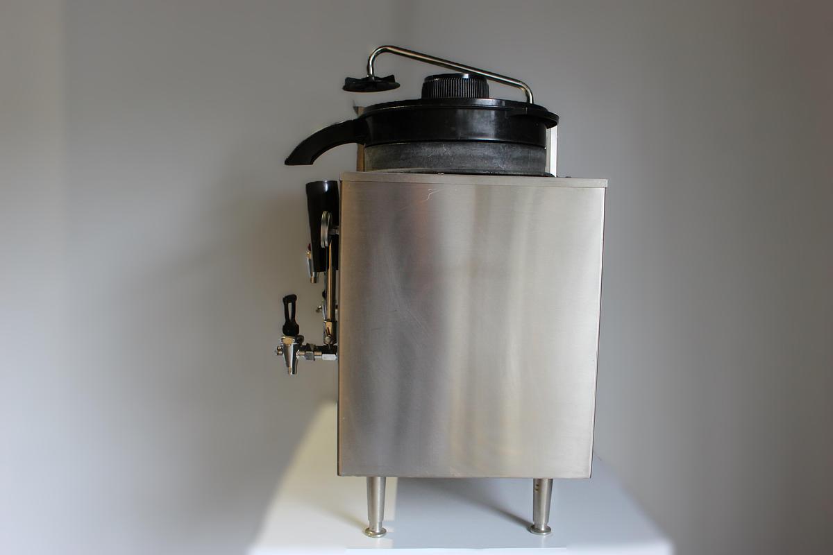 Refurbished Bunn coffee dispenser with hot water