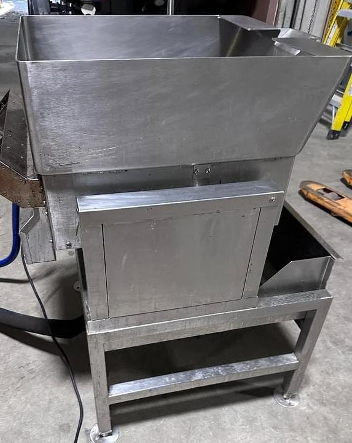 Used Crown GCTS-16 natural gas 16 gallon tilting skillet with stand