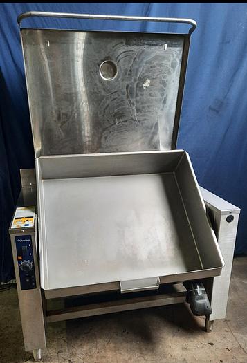 Refurbished Cleveland Model SGL-40-T4 Gas Tilting Skillet