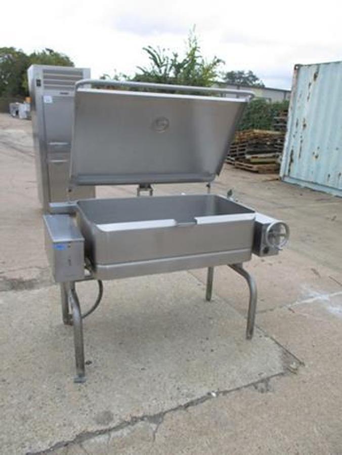 Used Groen MFP/1-4 - electric 40 gallon tilting skillet