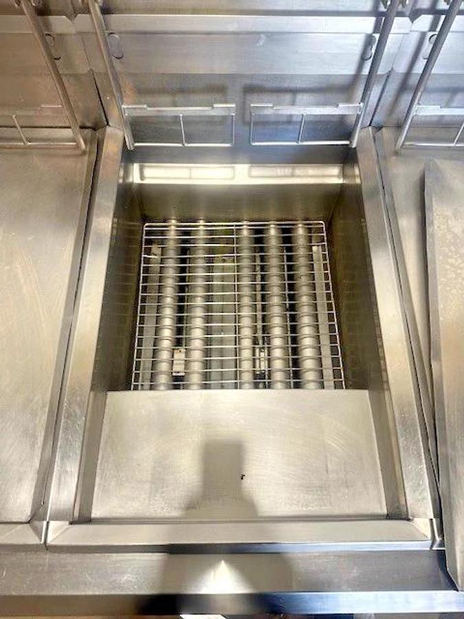Used PITCO F18SS-CLQV"H.D COMMERCIAL N GAS FRYER WITH DUMPSTER AND 6 BASKETS