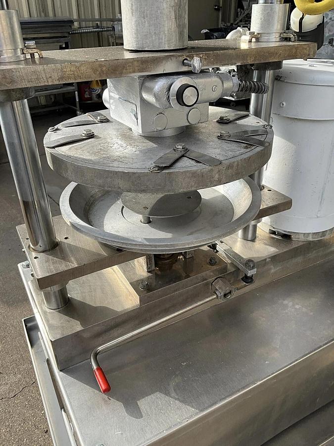 Used Comtec 2200 semi automatic pie press with 11" die set Pie Crust Dough Pumkin