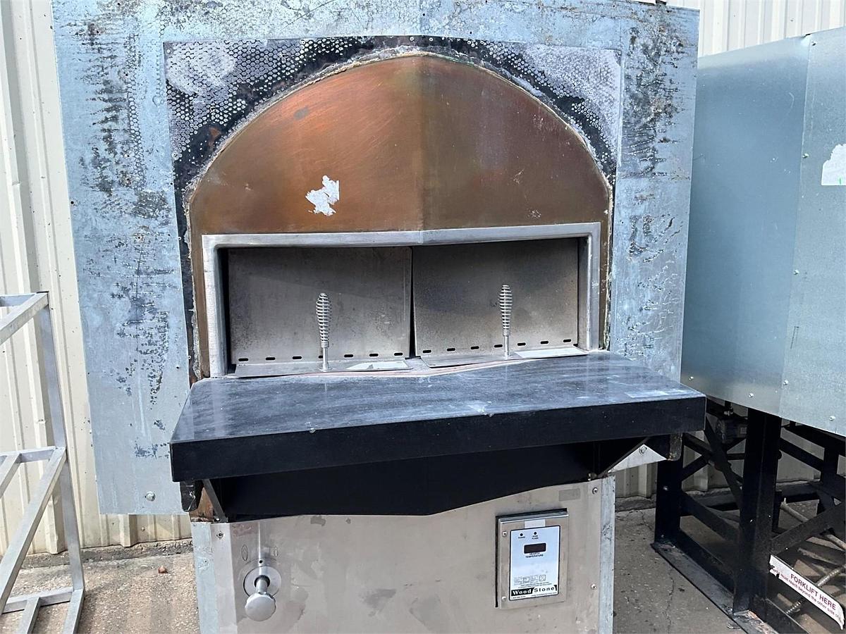 Used Wood stone Mt Adams gas burning pizza oven