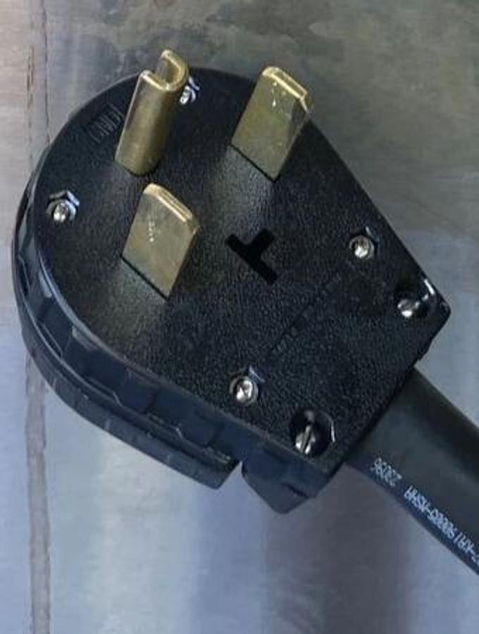 Used Lang D054B2 - Double Deck Oven (208V Phase 1 & 3) perfect for cottage bakery