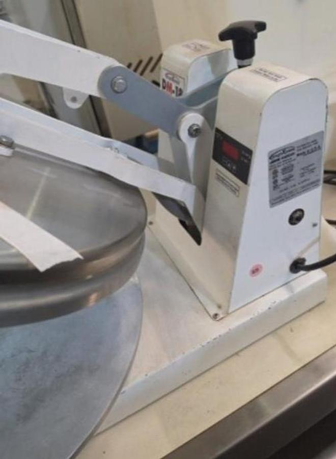 Used Dm18 dough express pizza dough press