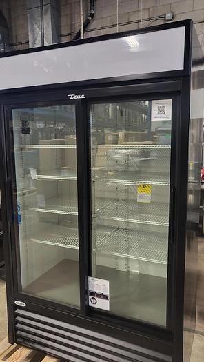 Refurbished True GDM-41-HC-LD Two Section Refrigerated Sliding Glass Door Merchandiser