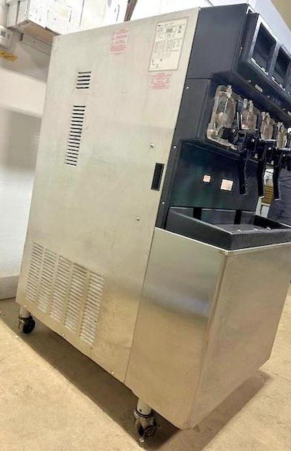 Used TAYLOR 349-27" W COOLED 4FLAVOUR CARBONATED FROZEN BEVERAGE SLUSHIE MACHINE 1PH