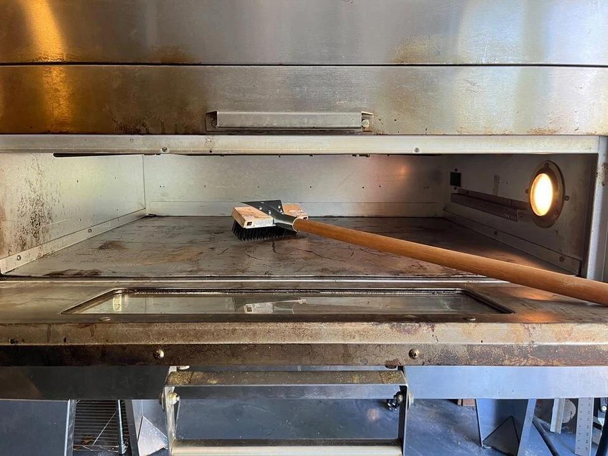 Used Lang D054B2 - Double Deck Oven (208V Phase 1 & 3) perfect for cottage bakery