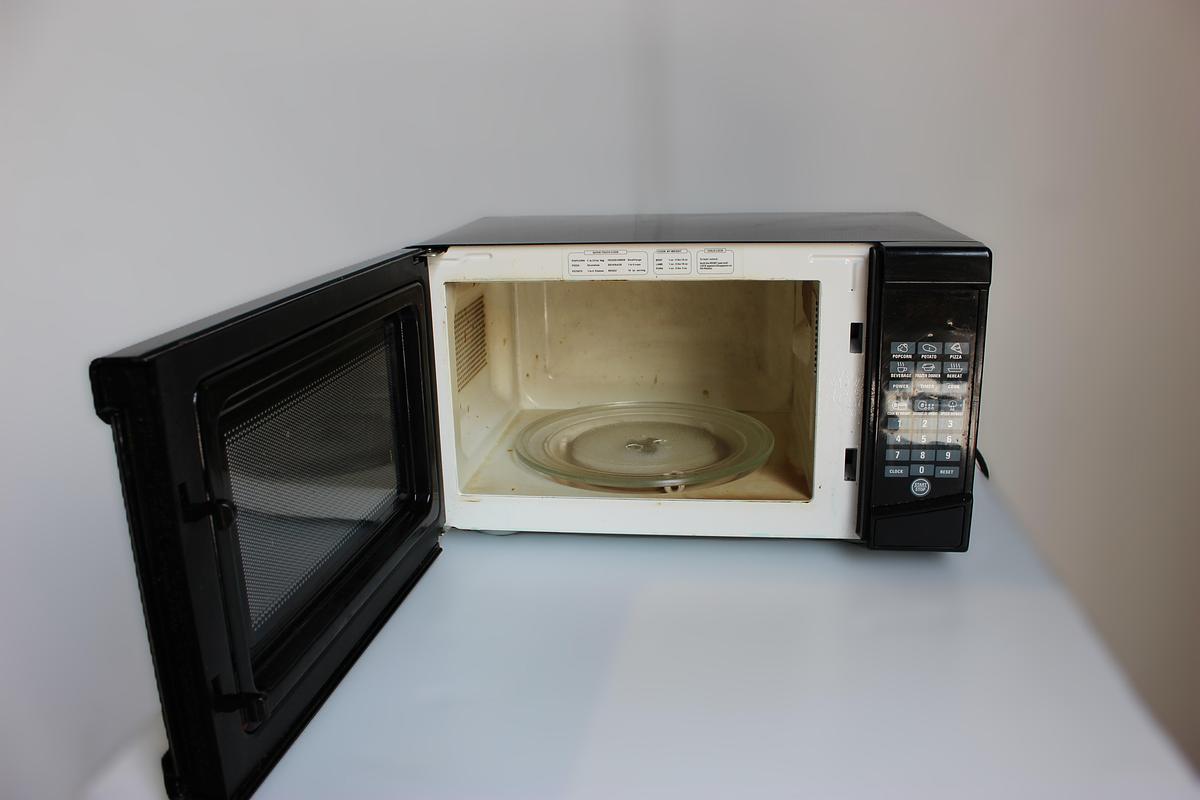 Used RCA 0.7 cu.ft. Microwave - Black - RMW733B