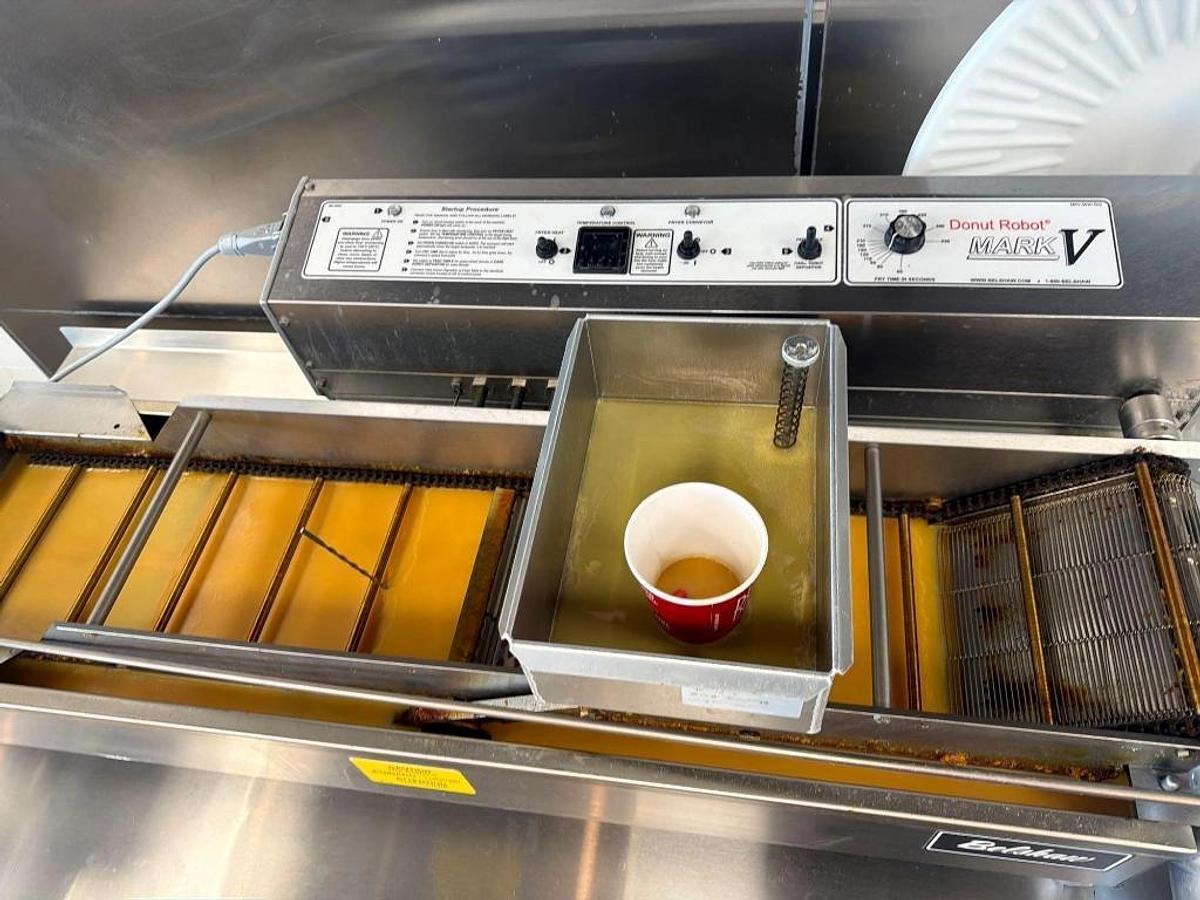 Used Belshaw Donut Robot Mark V Complete Automatic Donut Fryer System - fry and grease filtration machine