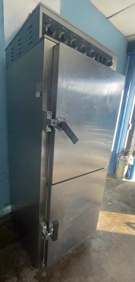 Used Nuvu Upright Full Size Electric Smoker