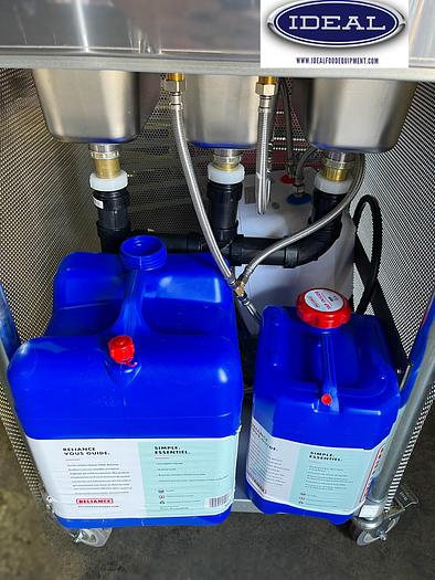 Triple hot and cold mobile wash sink