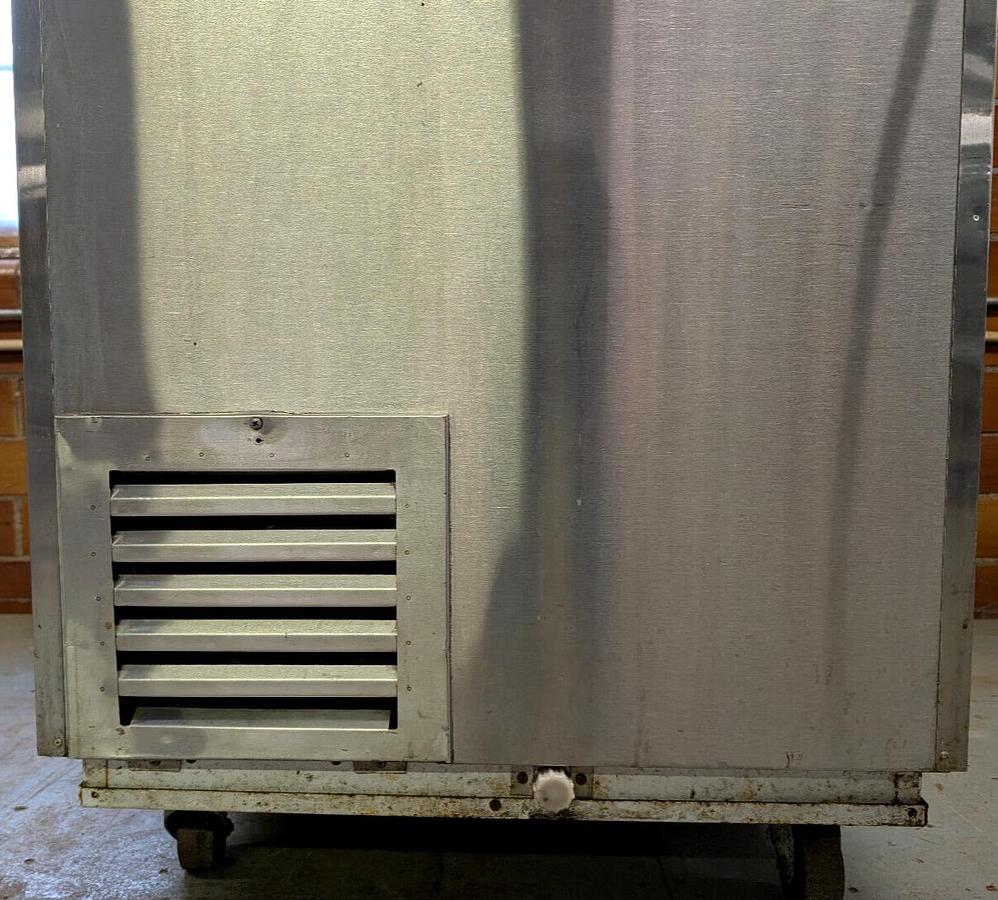 Used Kelvinator Ice Cream Deep Freezer Cabinet, 2 Door, 4 Hole, Double Row