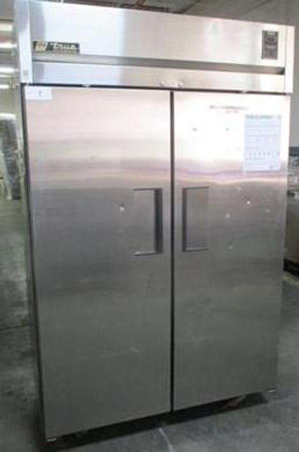 Used True Stainless Steel Solid Double Door Reach In Refrigerator