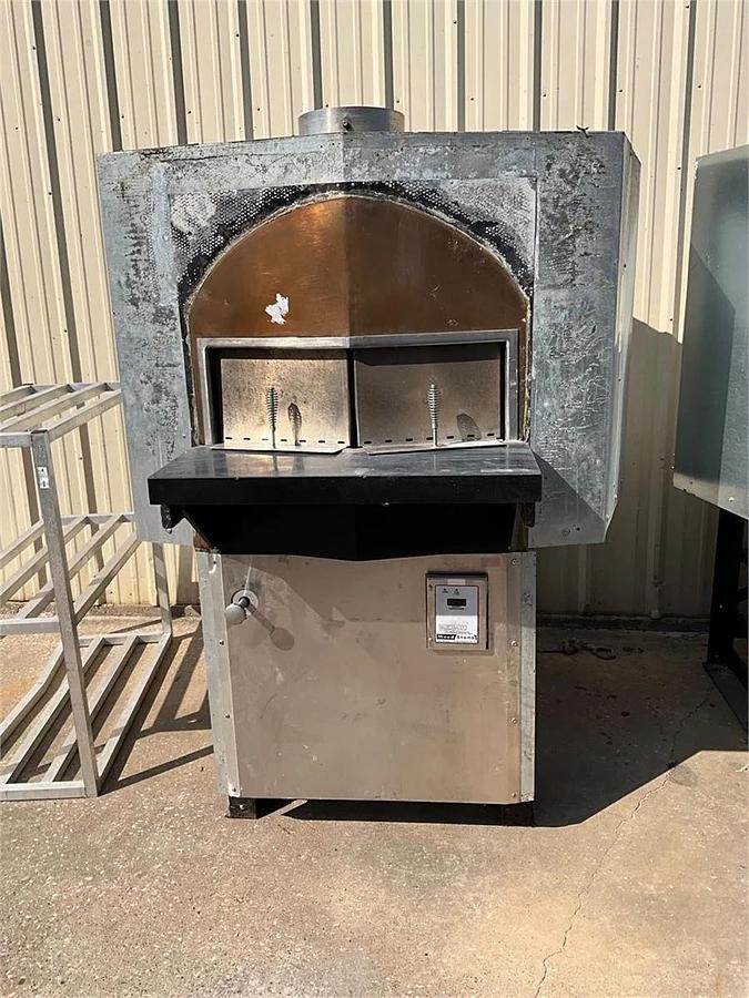 Used Wood stone Mt Adams gas burning pizza oven