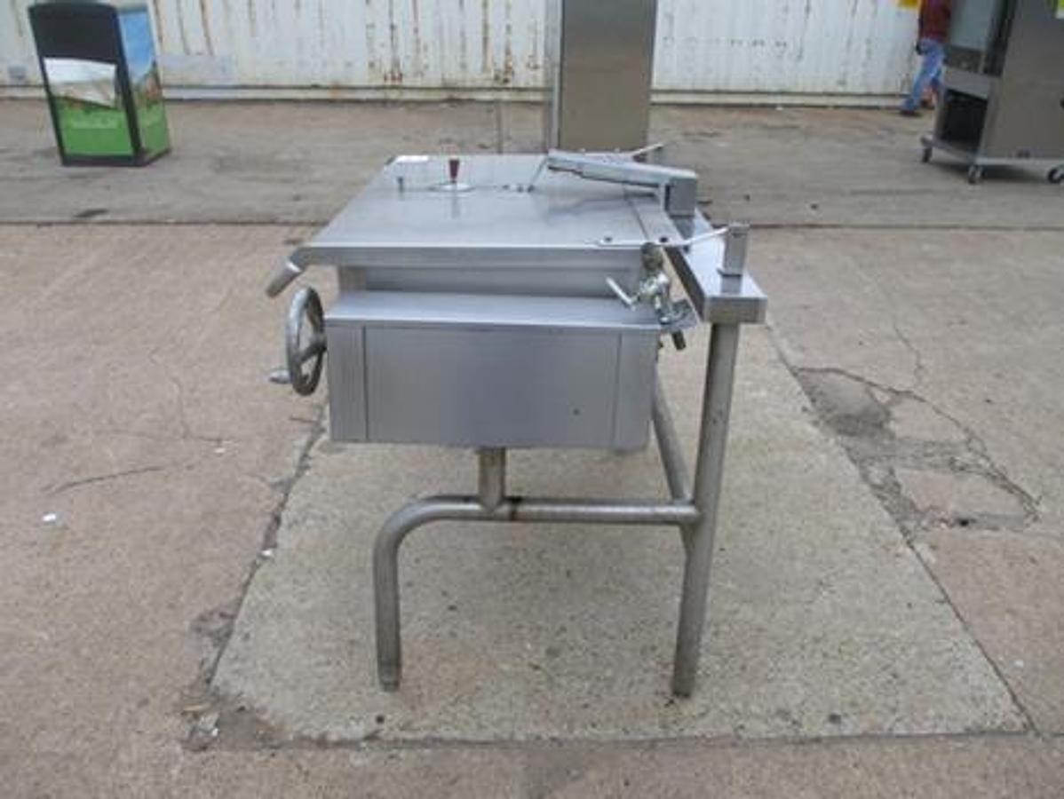 Used Groen MFP/1-4 - electric 40 gallon tilting skillet