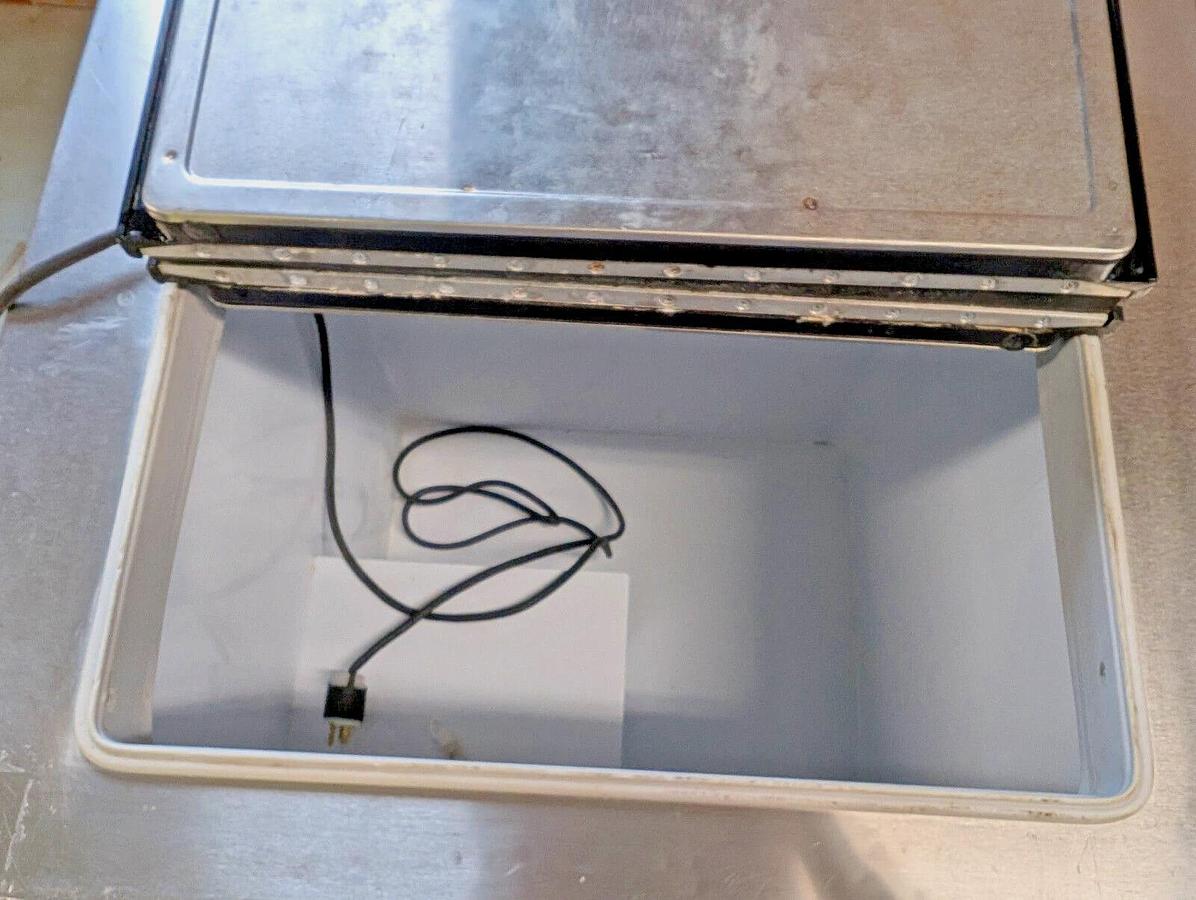 Used Kelvinator Ice Cream Deep Freezer Cabinet, 2 Door, 4 Hole, Double Row