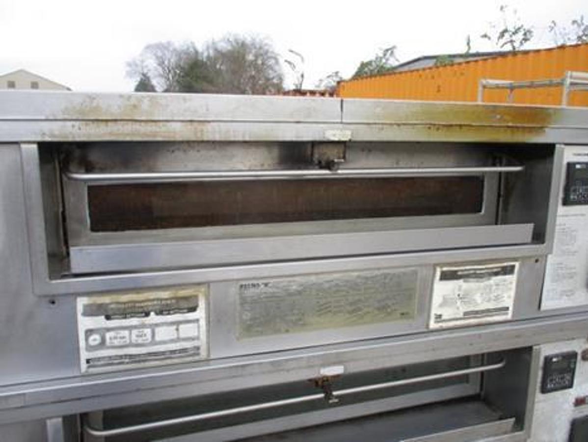 Used MIDDLEBY MARSHALL GAS CONVEYOR PIZZA OVEN