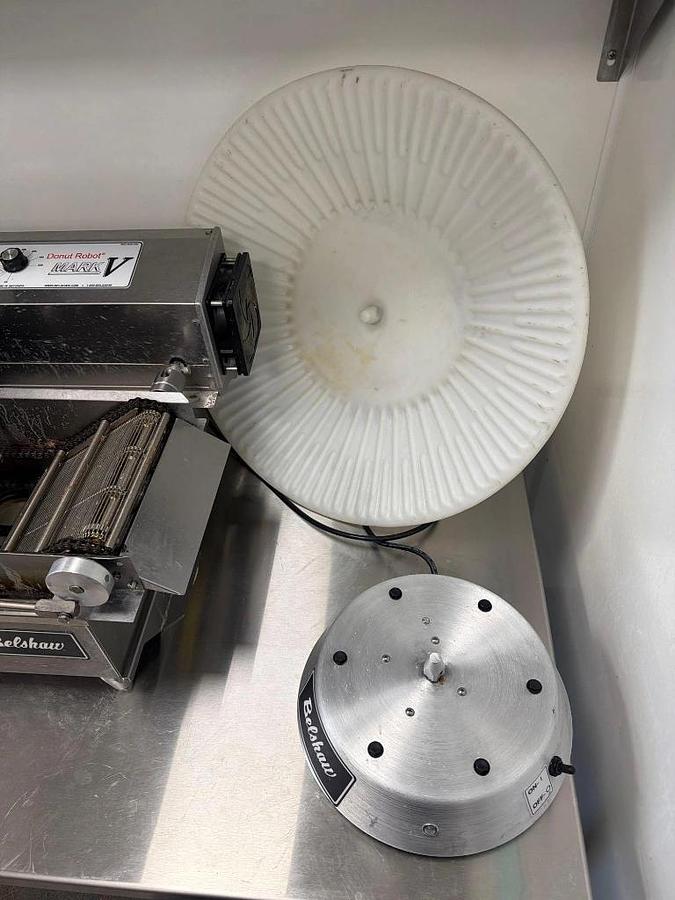 Used Belshaw Donut Robot Mark V Automatic Donut Fryer System Donut - EXCELLENT CONDITION