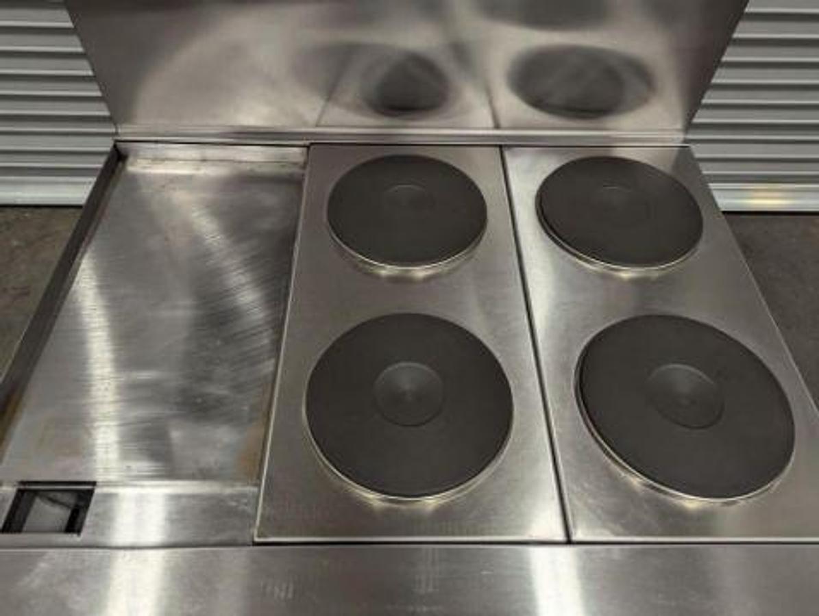 Used NEW ROYAL SINLGE 36" FOUR BURNER 12" GRIDDLE COMBO CONVECTION RANGE - price has been slashed