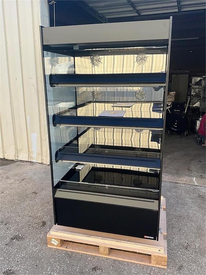 Used New Flexeserve Zone 4 heated display 1000 Square - 4 Available - BRAND NEW 