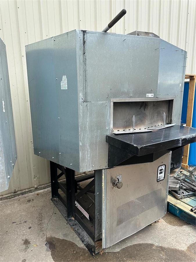 Used Wood stone Mt Adams gas burning pizza oven