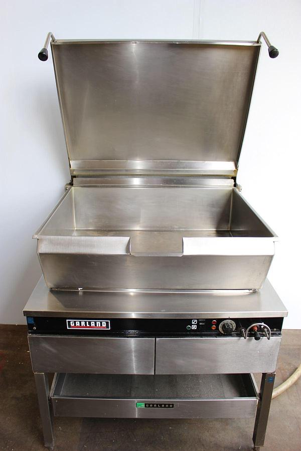 Refurbished GARLAND F30E-L ELECTRIC TILTING SKILLET, 208V 3PH