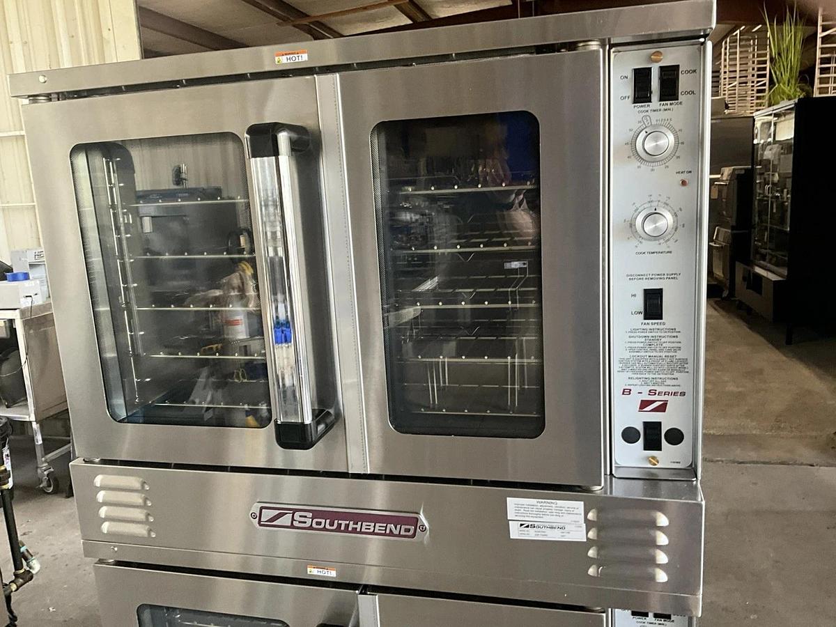 Used 2022 Southbend gas double stack convection oven BGS/23SC Double Deck Energy Star