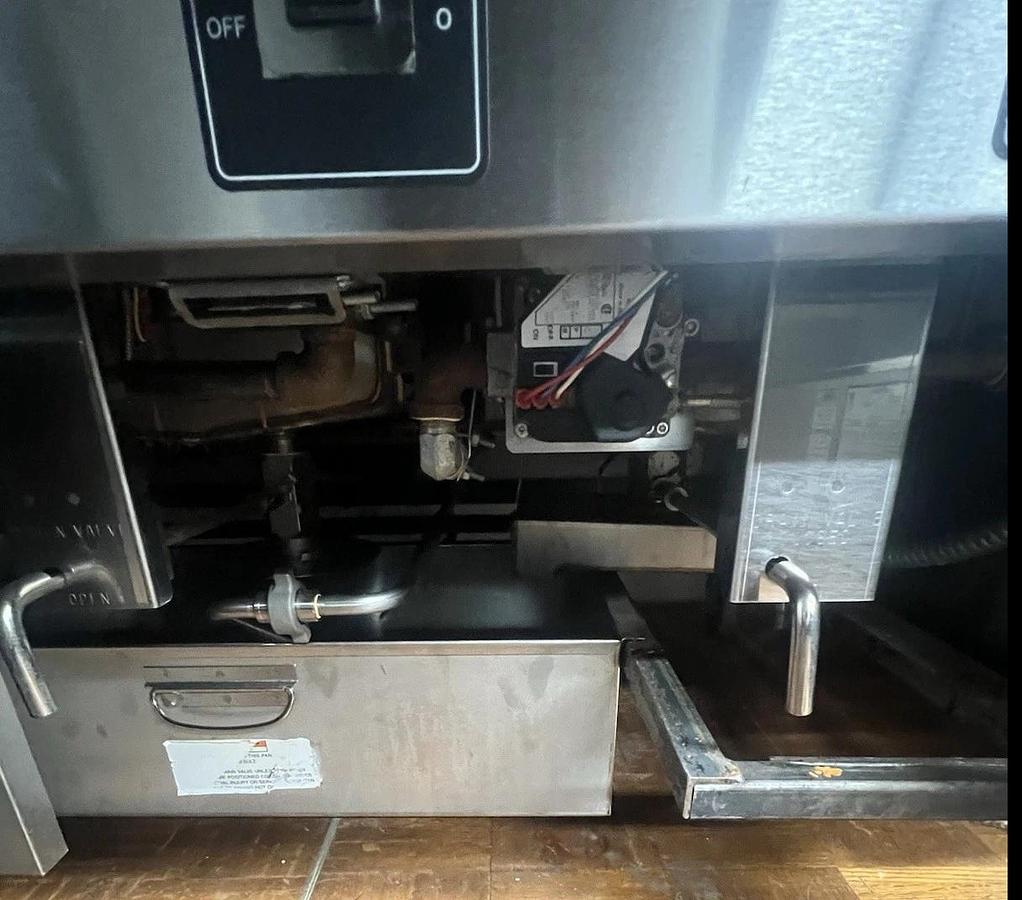 Used HENNY PENNY 3 SECTION 195 GALLON FRYER COMMERCIAL USED WITH FILTRATION SYSTEM - MODEL OFG-323