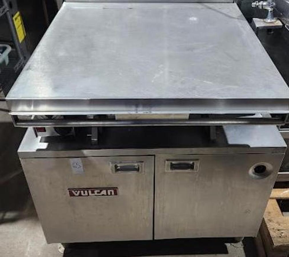 Used VULCAN VE30 ELECTRIC 30 GALLON TILTING SKILLET