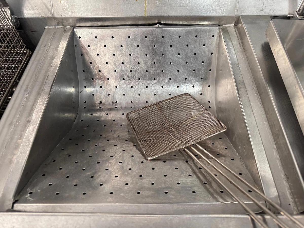 Used Henny Penny Fryer Electric with Filtration & Lift OAE 323