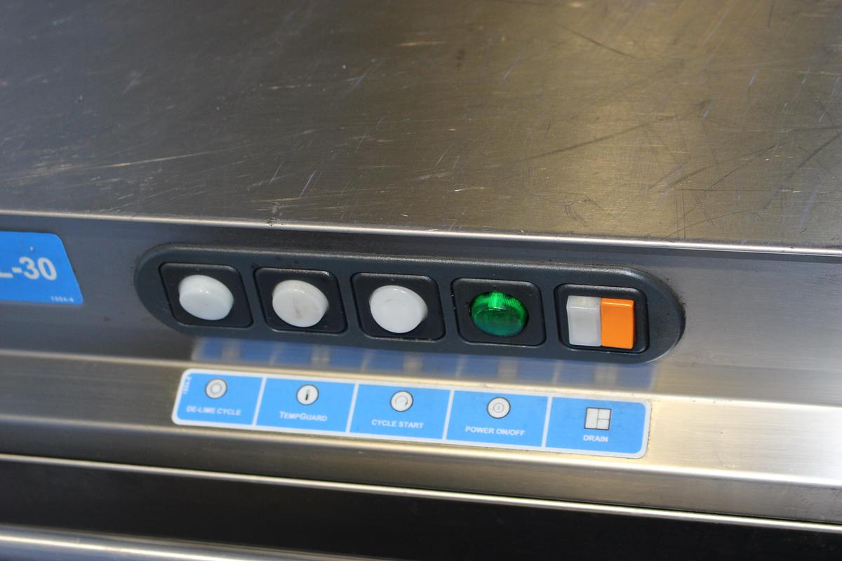 Used 120V - 60Hz - 1360W -