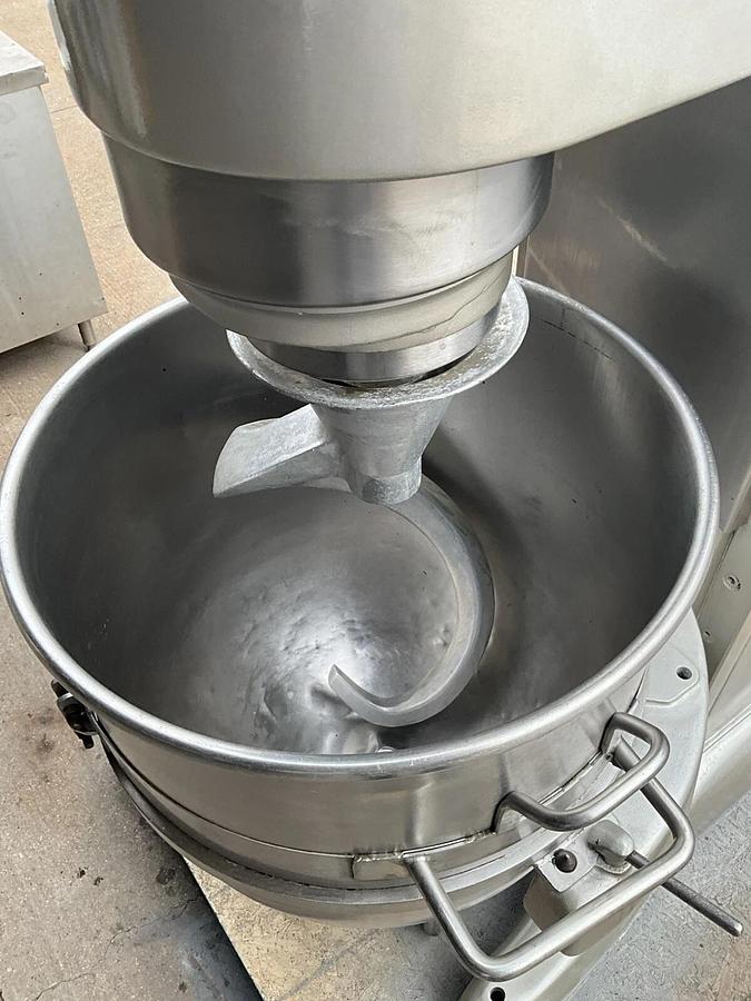 Used Hobart 140qt Dough mixer V1401 Pizza Bakery Planetary Floor Mixer Bowl hook