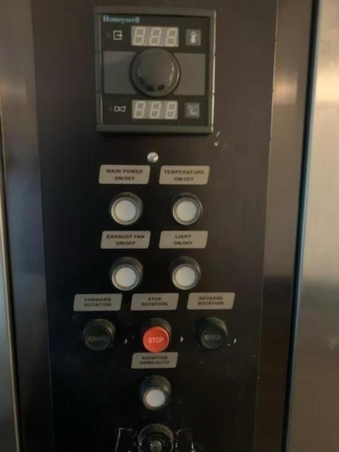 Used LC BAKERY PREMIUM REVOLVING OVEN 8 PANS GAS model