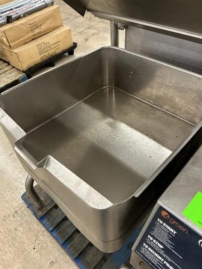 Refurbished 2015 GROEN 30 GALLON NATURAL GAS TILTING SKILLET