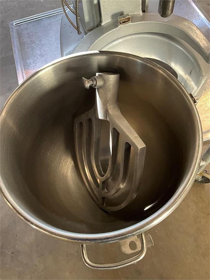 Used  Hobart 20qt Legacy with stand