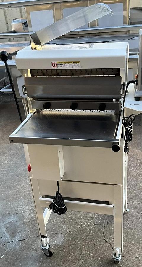 Used 2019 Oliver Bakery Bread Slicer 777-NT with zip tie bag sealer Artisan Bread